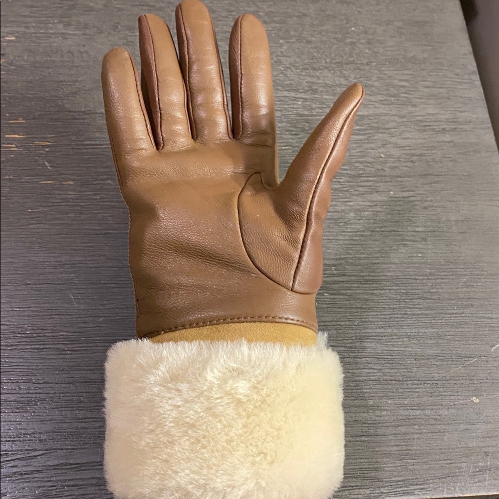 UGG Tan Leather Gloves with Cream Fur Cuff - Picture 3 of 10
